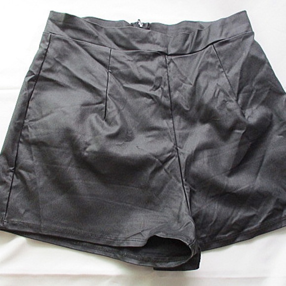 Windsor Faux Leather Mini Skort- XL/L - Picture 1 of 6